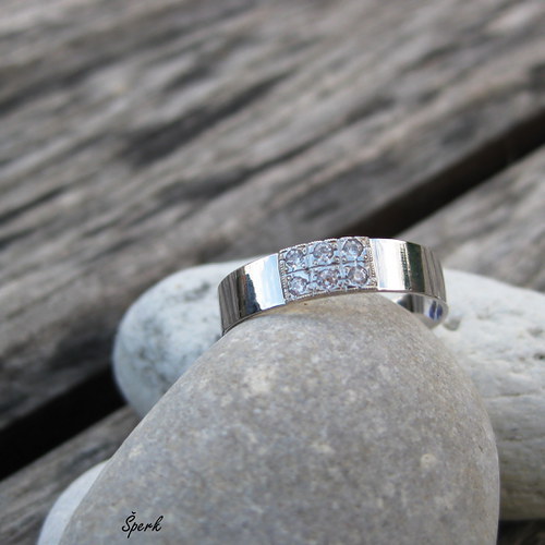  Masivní prsten se zirkony – bílé zlato 1