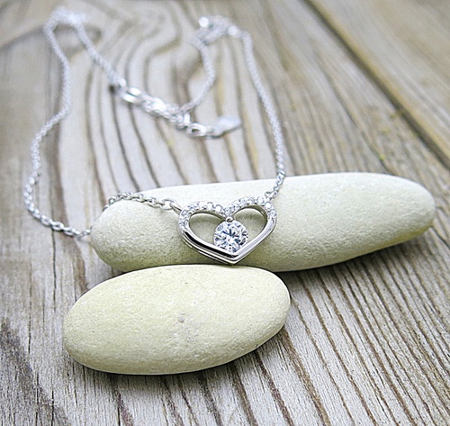 Stříbrný náhrdelník ~ srdce se zirkony 1