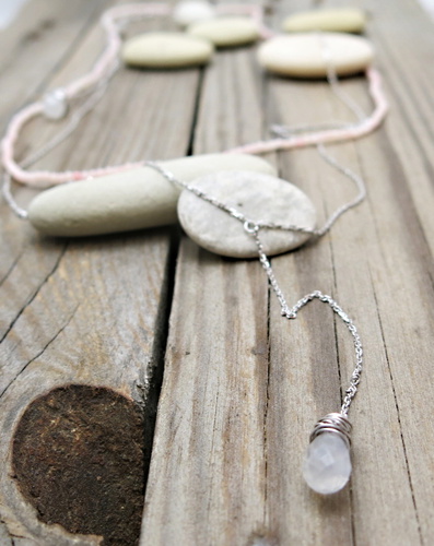 Bílé zlato s růžovým korálem, měsíčním kamenem a bílým topazem 1