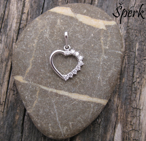 Přívěsek ve tvaru srdce zdobený čirými zirkony ~ bílé zlato 1