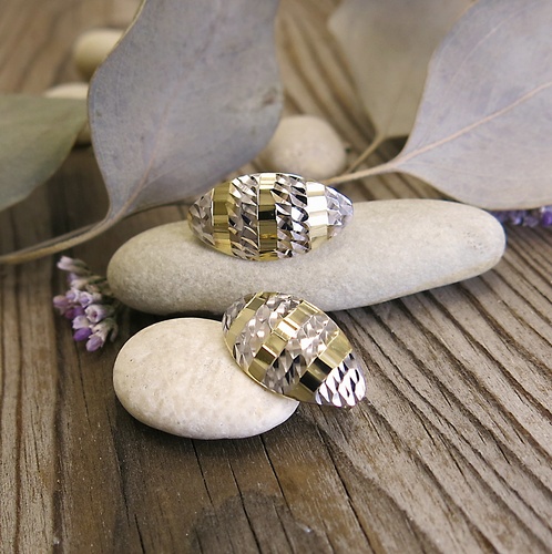 Výrazné zlaté náušnice na patent. Výrazné zlaté náušnice na patent. 1