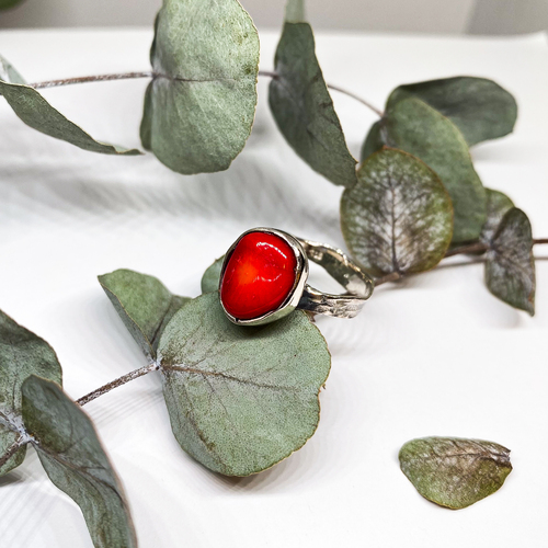 Stříbrný prsten s červeným korálem Stříbrný prsten s červeným korálem 1