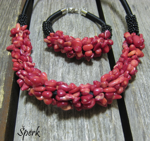 Souprava šperků – náhrdelník a náramek, červený korál 1