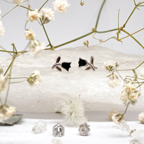 Stříbrné náušnice na šroubek - černé tulipány 1