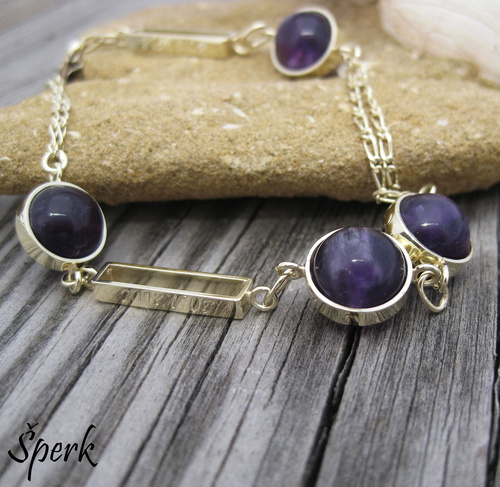 Dámský zlatý náramek s drahými kameny – ametyst, žluté zlato 1