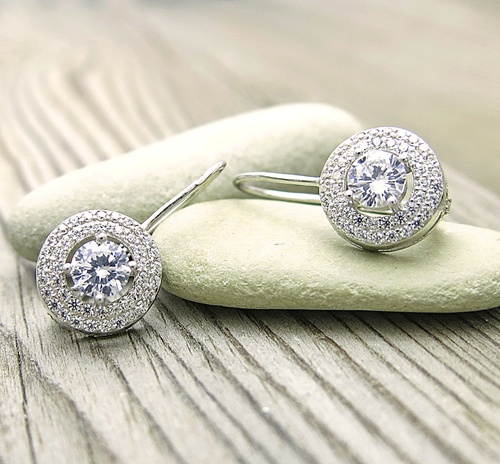 Výrazné stříbrné náušnice se zirkony 1