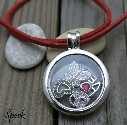 Stříbrný přívěšek ~ medailon, LOVE, srdíčka a motýlek se zirkony 1