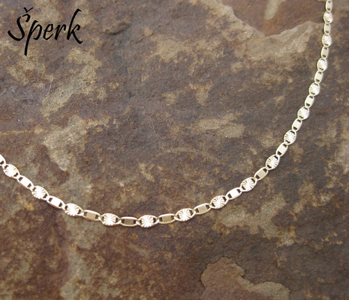 Zářivý náhrdelník ze žlutého zlata – hladké i zdobené články 1