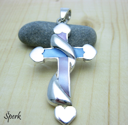 Stříbrný přívěsek: kříž z perleti 1