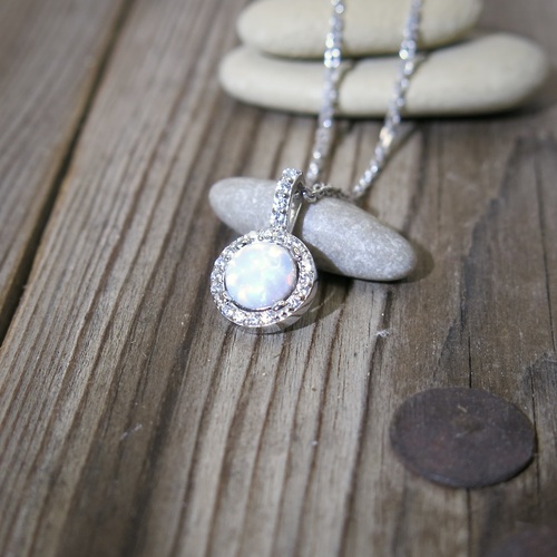 Stříbrný přívěs se zirkony a syntetickým opálem 1