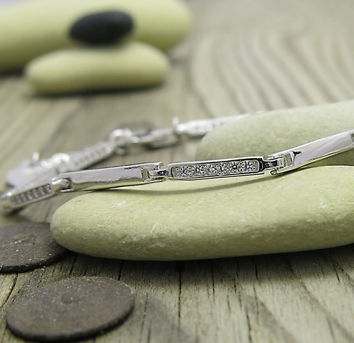 Jemný stříbrný náramek se zirkony 1