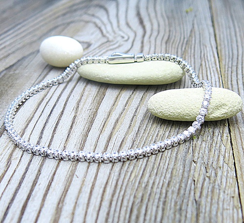 Náramek z bílého zlata se zirkony 1