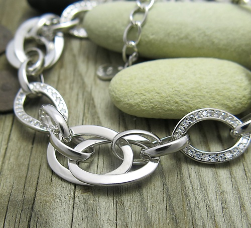 Krásný stříbrný náramek se zirkony Krásný stříbrný náramek se zirkony 1