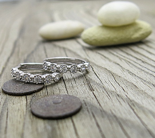 Náušnice kroužky z bílého zlata ~ zdobené zirkony Náušnice kroužky z bílého zlata ~ zdobené zirkony 1