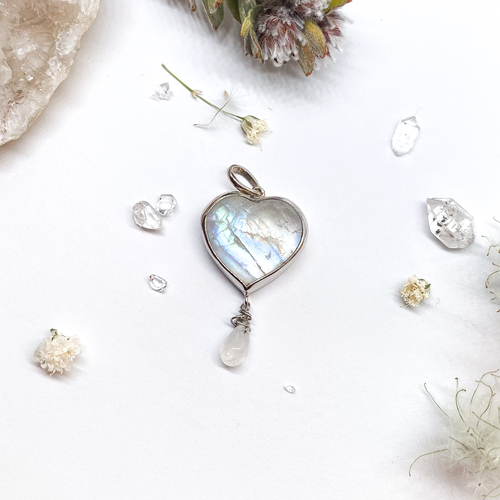 Stříbrný přívěsek srdce měsíční kámen