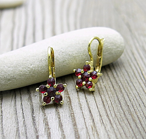 Zlaté náušnice s granáty